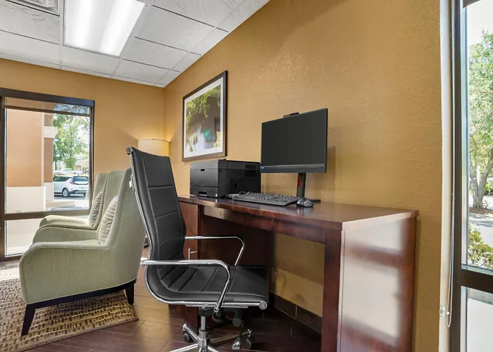 Comfort Capitol - Area Hotel