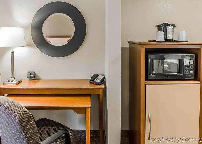 Comfort Capitol - Area Hotel